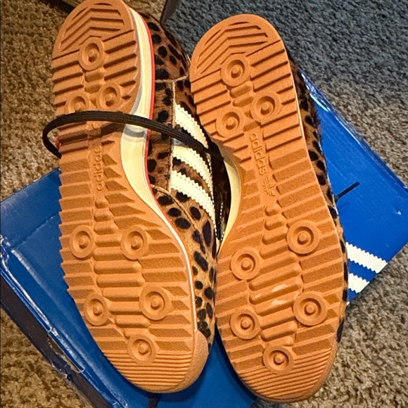 Brand New women’s Adidas SL72 Cheetah Print Sneakers with interchangeable laces - Picture 4 of 5